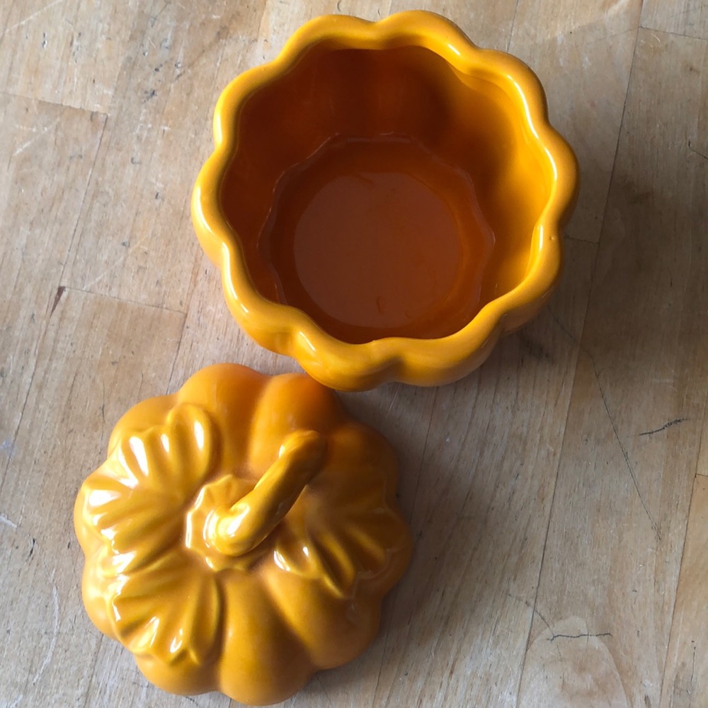 NWOT Small Orange Ceramic pumpkin soup Bowl w/Lid - Picture 5 of 6